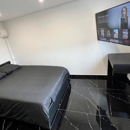 Bella Vita - Studio Tout Equipe - Tv Netflix - Centre Ville 100M- Gare 50M - Basilique 200M Lisieux Luaran gambar