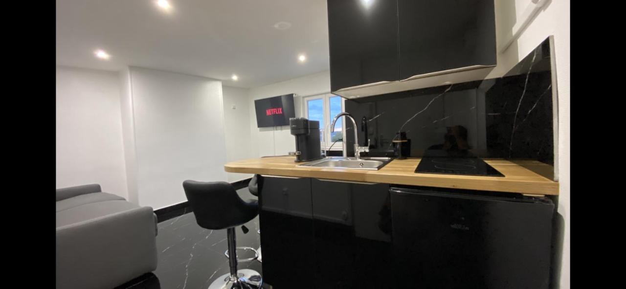 Bella Vita - Studio Tout Equipe - Tv Netflix - Centre Ville 100M- Gare 50M - Basilique 200M Lisieux Luaran gambar