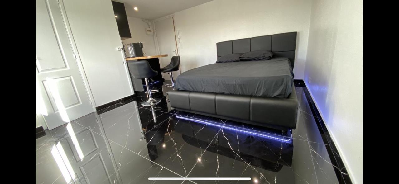 Bella Vita - Studio Tout Equipe - Tv Netflix - Centre Ville 100M- Gare 50M - Basilique 200M Lisieux Luaran gambar