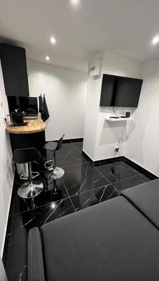 Bella Vita - Studio Tout Equipe - Tv Netflix - Centre Ville 100M- Gare 50M - Basilique 200M Lisieux Luaran gambar